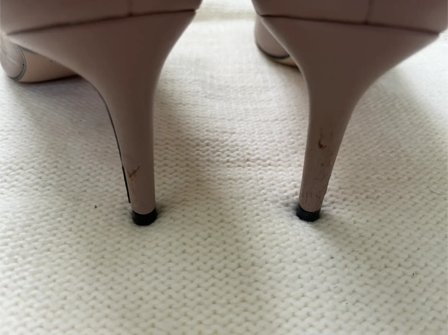 Stuart Weitzman beige pointed heels image indicator(3)