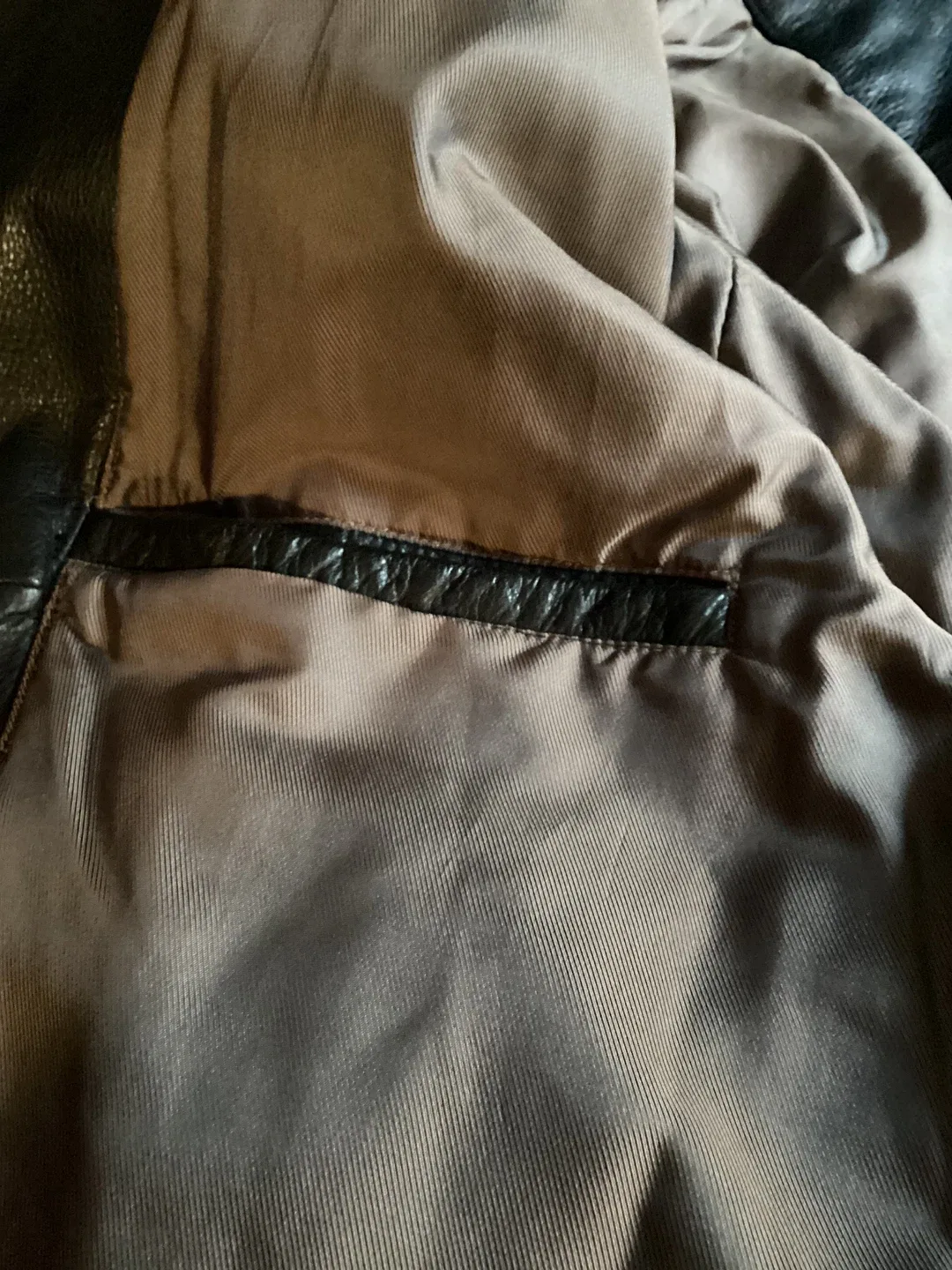 Men’s Black Leather Bomber Jacket image indicator(6)