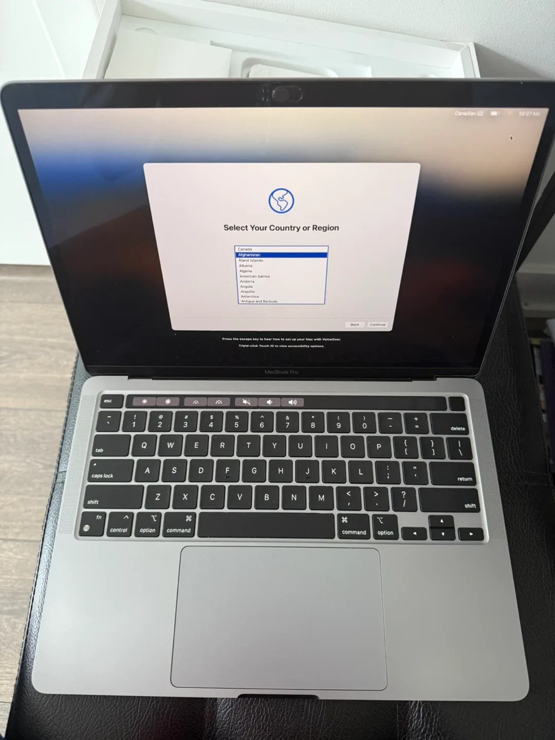 Apple MacBook Pro 13 inch image indicator(4)