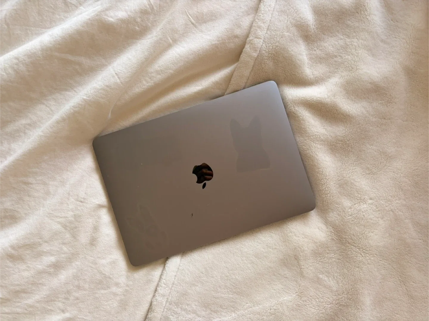 Apple MacBook Pro 13” Retina (2017, 4 Thunderbolt, i5) image indicator(6)