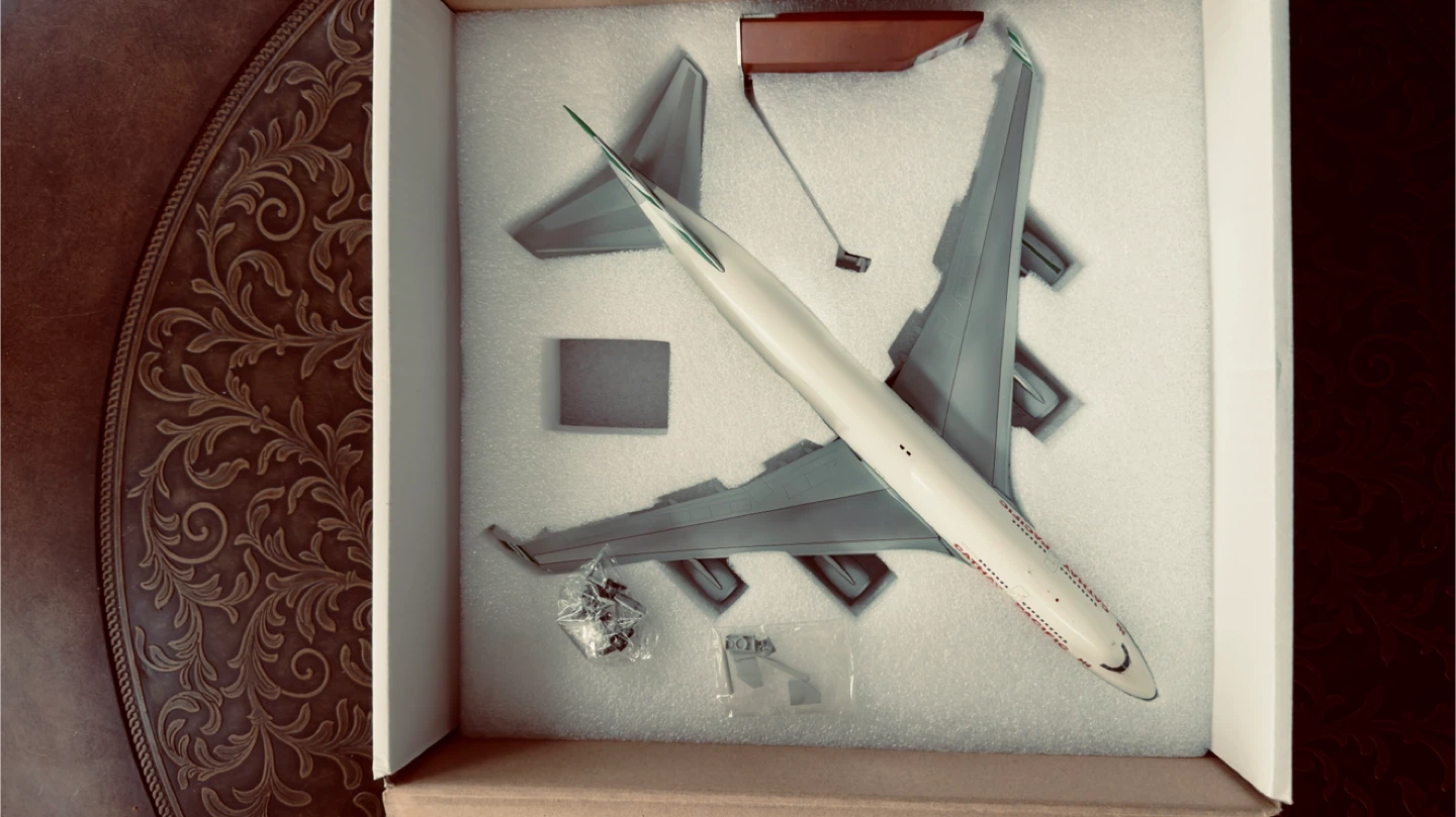 Cathay Pacific Boeing 747-400 Model 1/200 Scale - photo 2