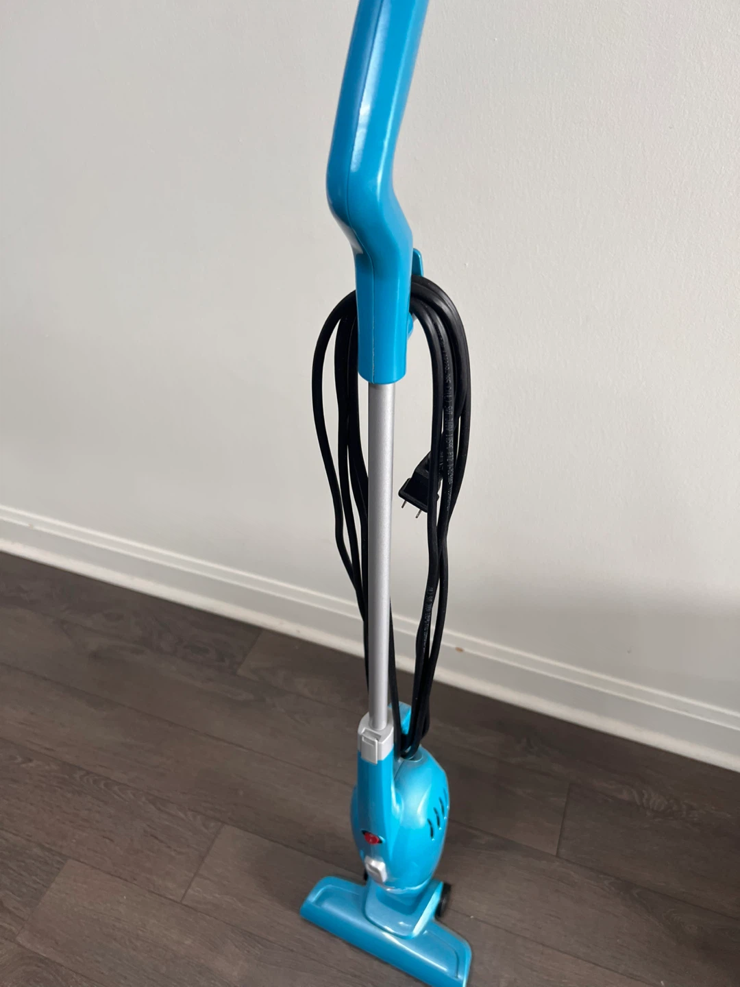 Bissell FeatherWeight Stick Lightweight Bagless Vacuum - photo 3