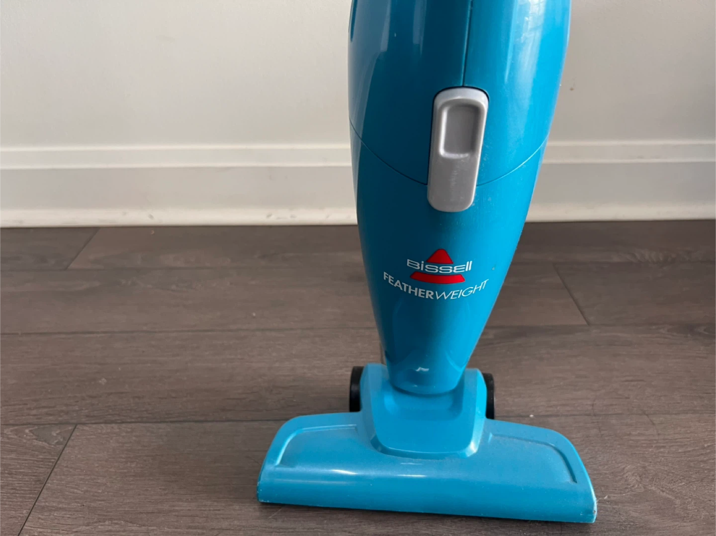 Bissell FeatherWeight Stick Lightweight Bagless Vacuum - photo 2