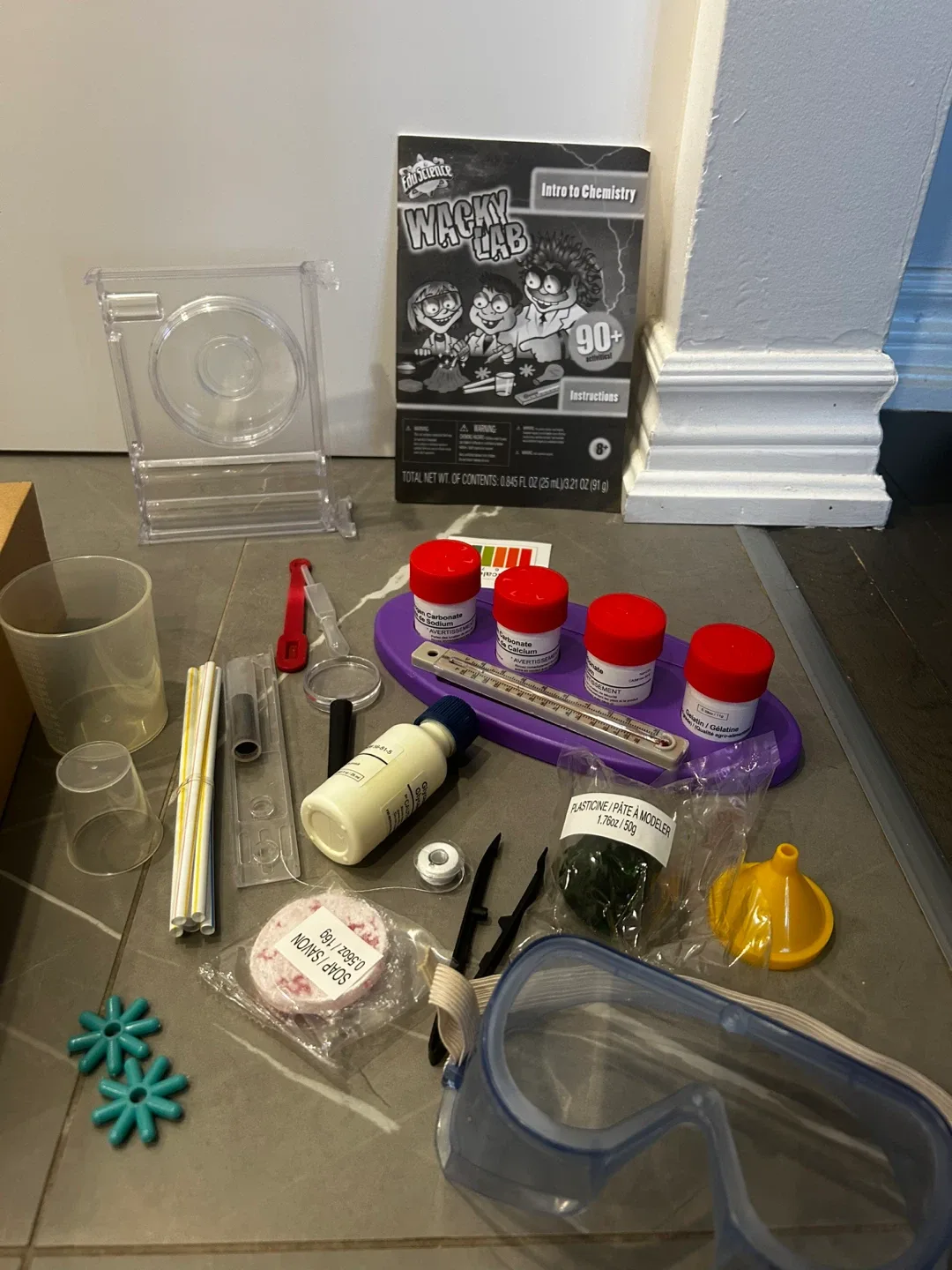 Edu Science Wacky Lab Intro to Chemistry Set image indicator(4)