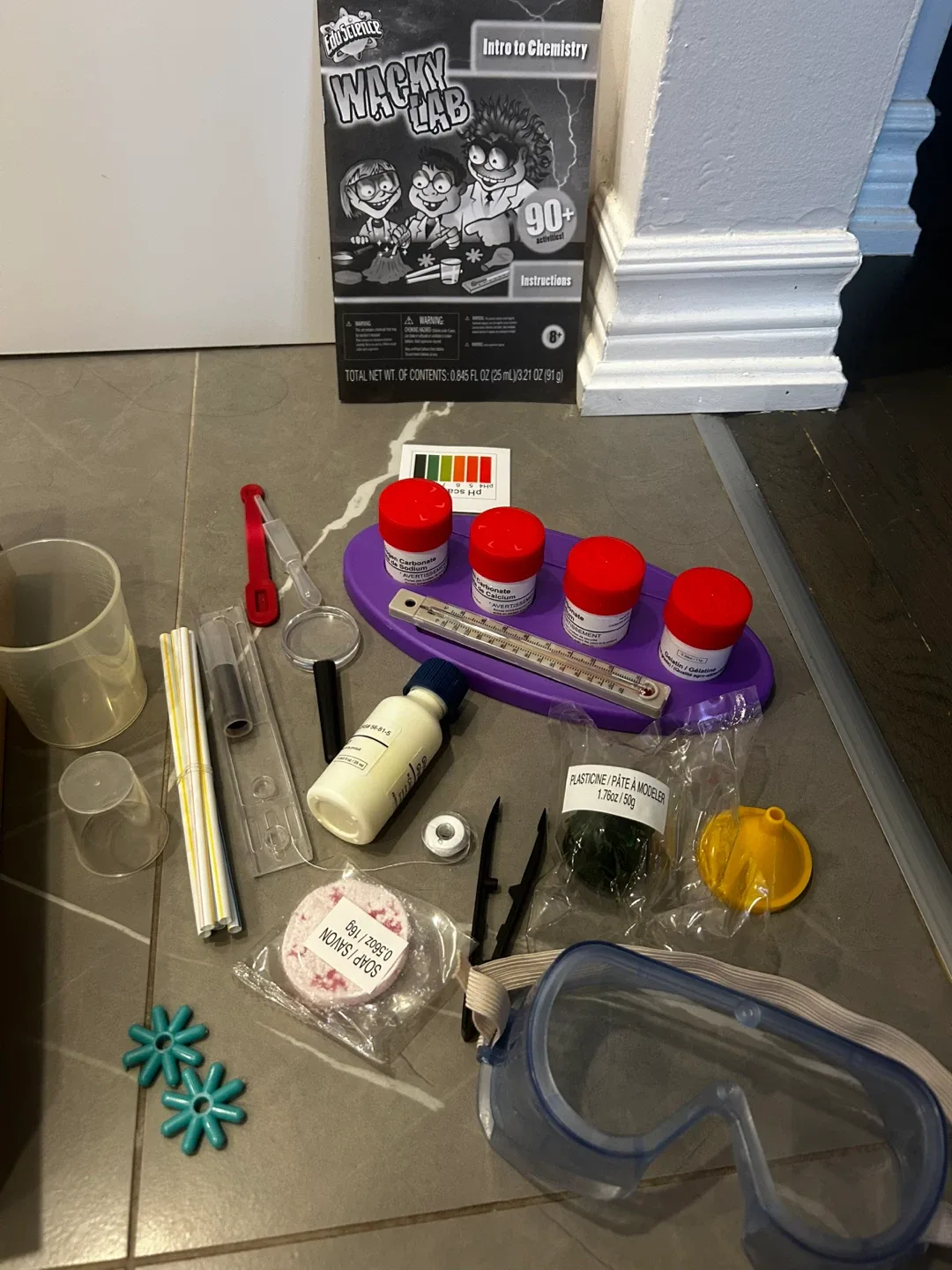 Edu Science Wacky Lab Intro to Chemistry Set image indicator(3)