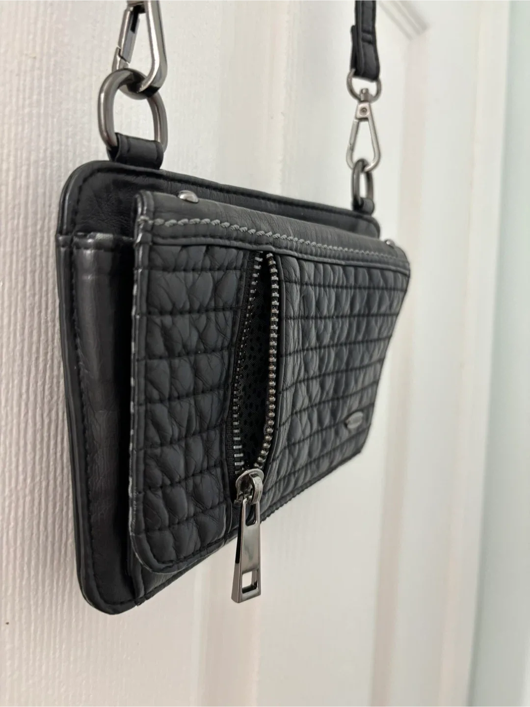 Cargo Black Crossbody Bag image indicator(4)