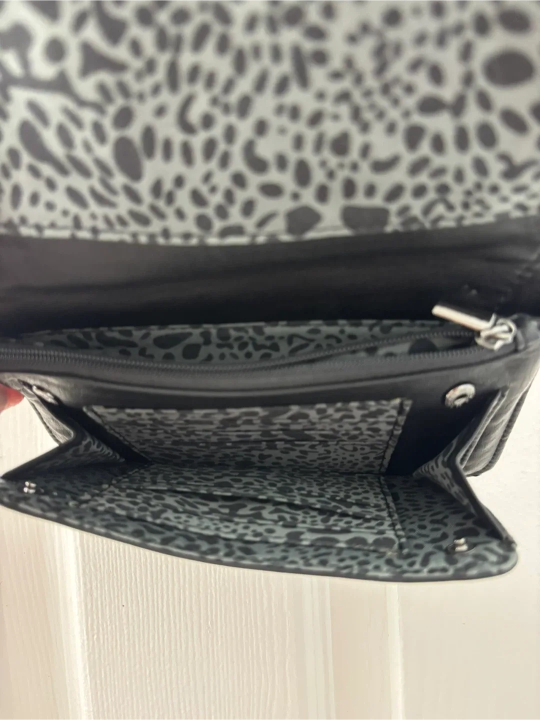 Cargo Black Crossbody Bag image indicator(5)