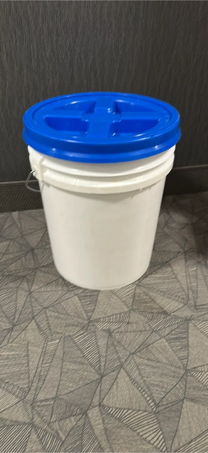 5 Gallon White Bucket with Blue Spinner Lid