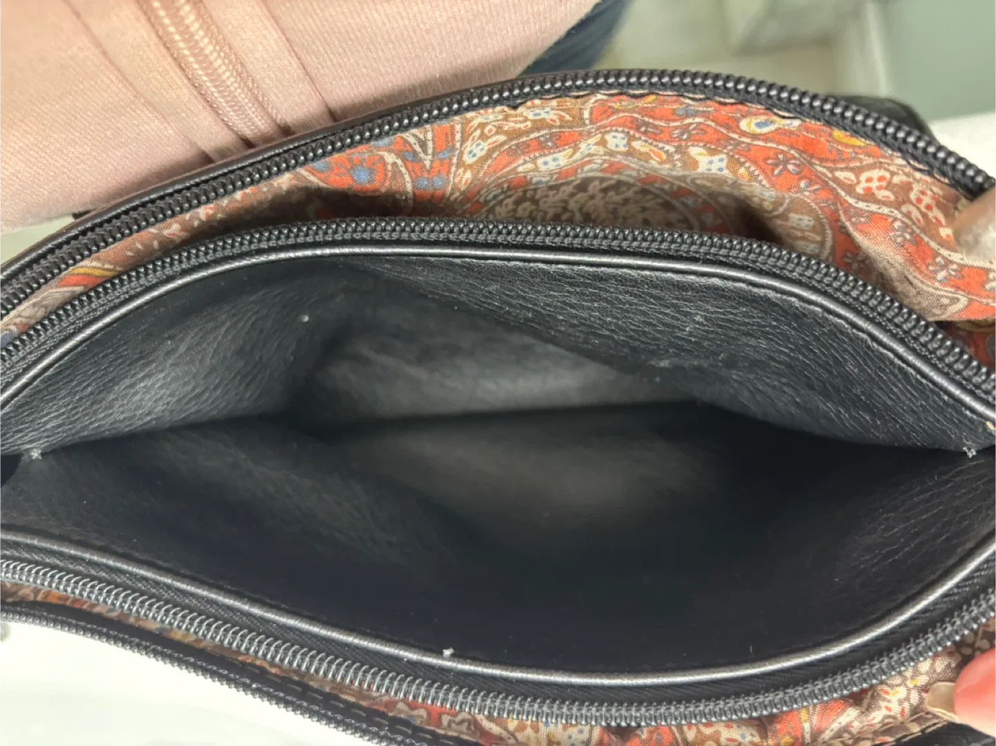 Denver Hayes Black Crossbody Bag image indicator(5)