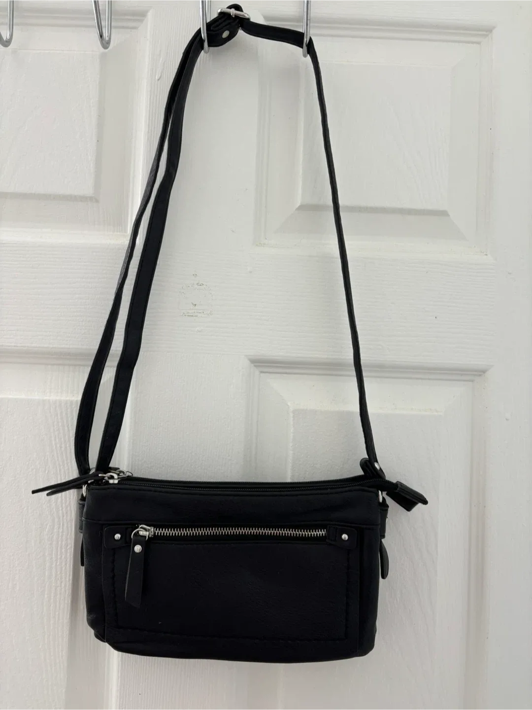 Denver Hayes Black Crossbody Bag image indicator(6)