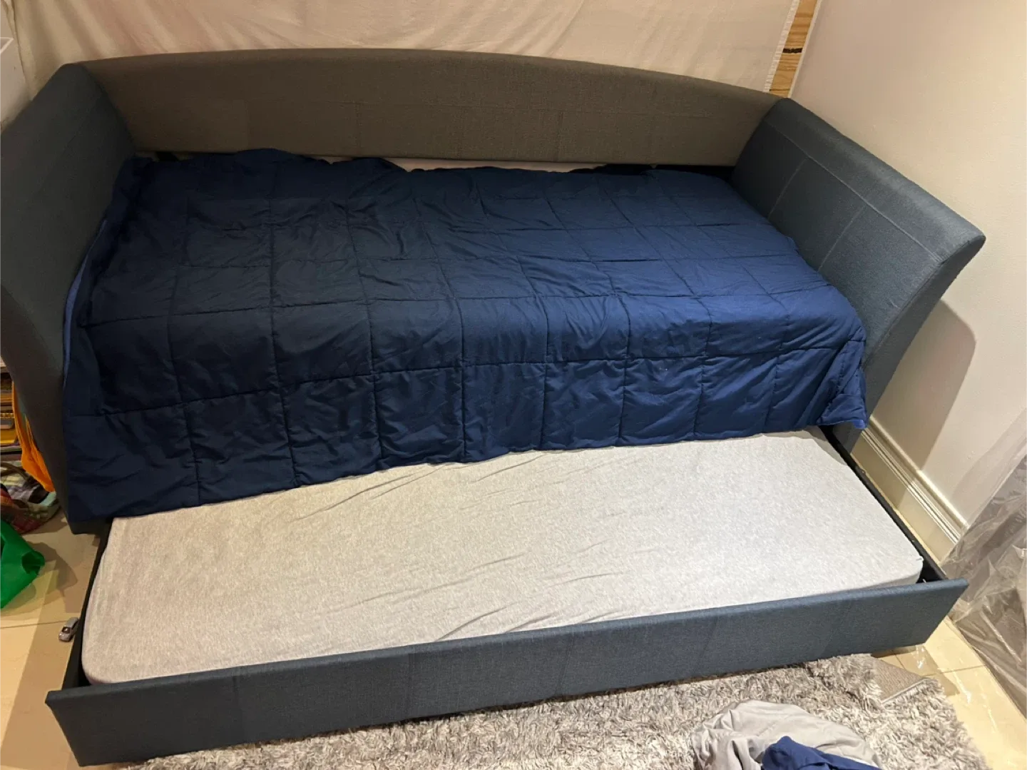 Chadwick Twin Gray Upholstered Daybed with Twin Trundle image indicator(2)