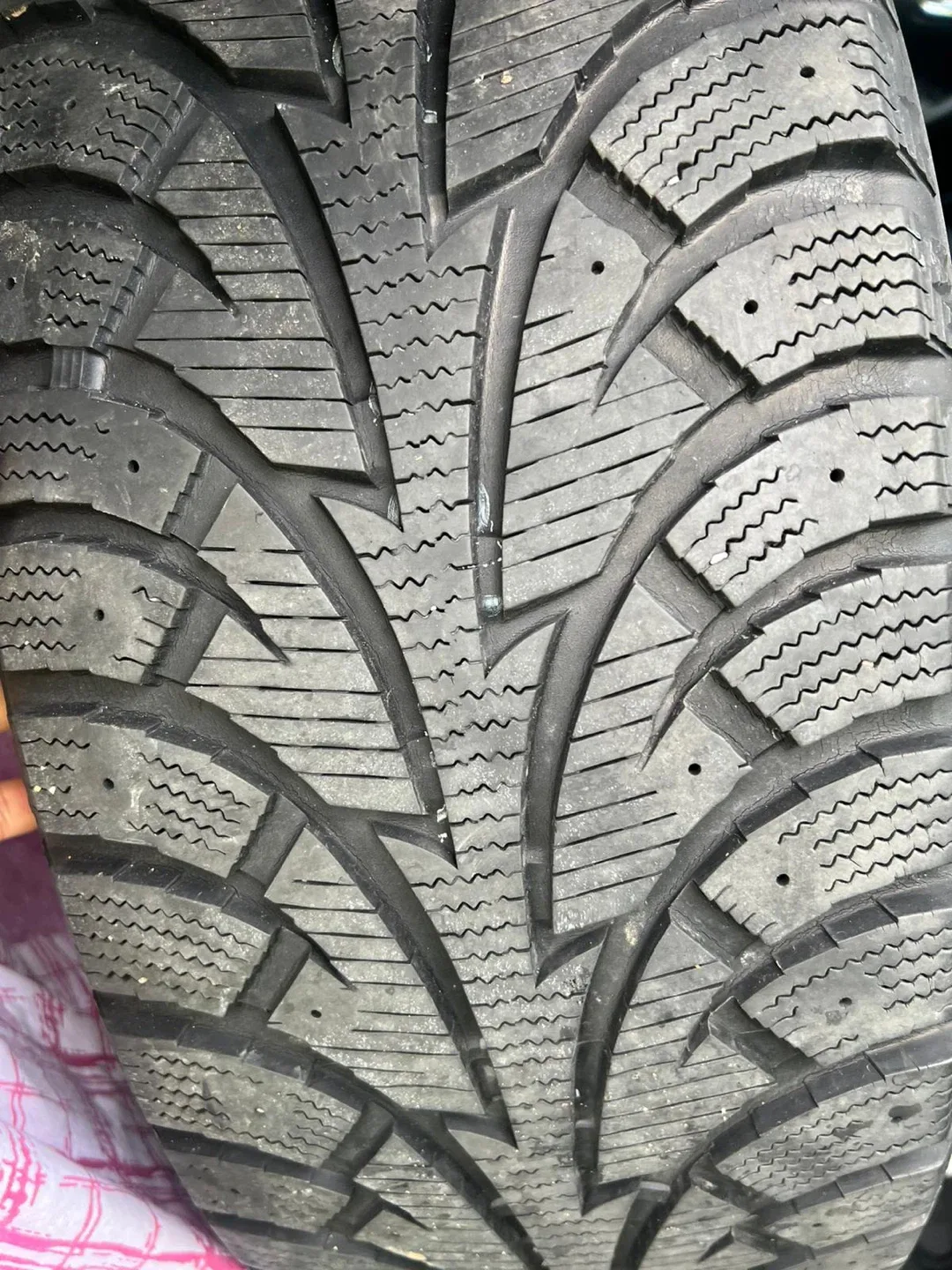 Hankook Winter Tires on Rims - Set of 4 image indicator(2)