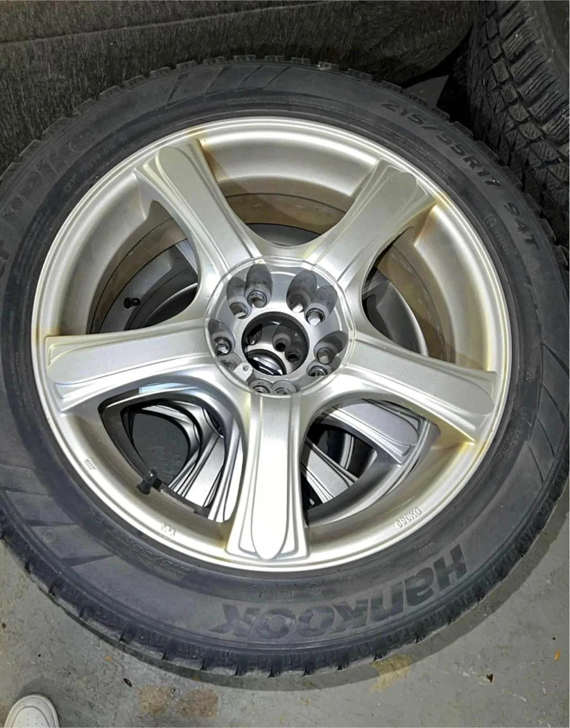 Hankook Winter Tires on Rims - Set of 4 image indicator(4)