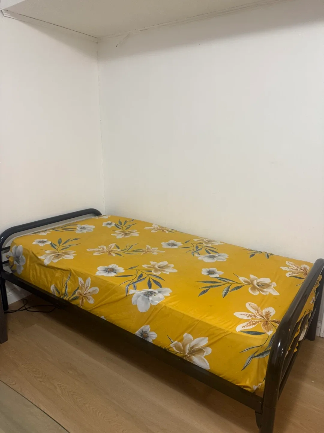 Single Bed Frame with Floral Mattress image indicator(2)