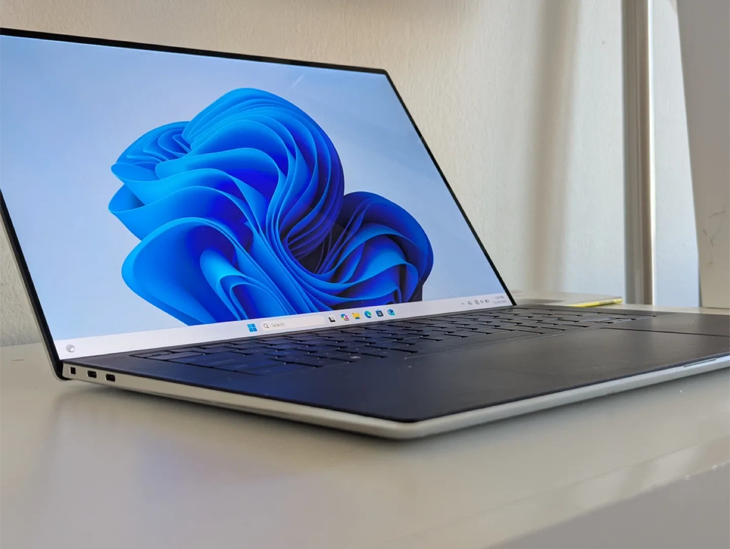 Laptop Dell XPS 15 9500 (2020) / i7-10750H / 16 GB / SSD 1 TB image indicator(3)