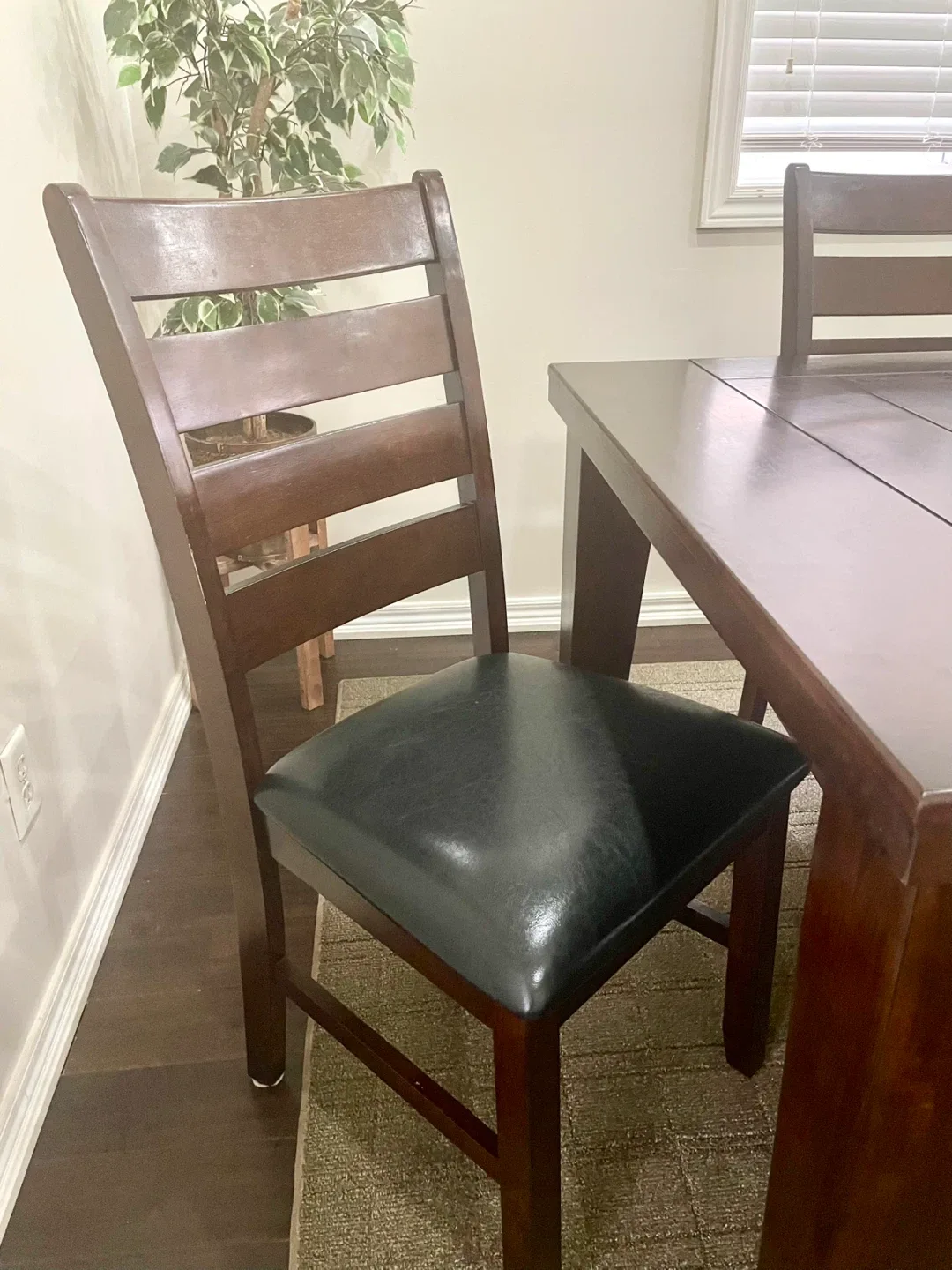 Dining Table with 6 Chairs image indicator(3)