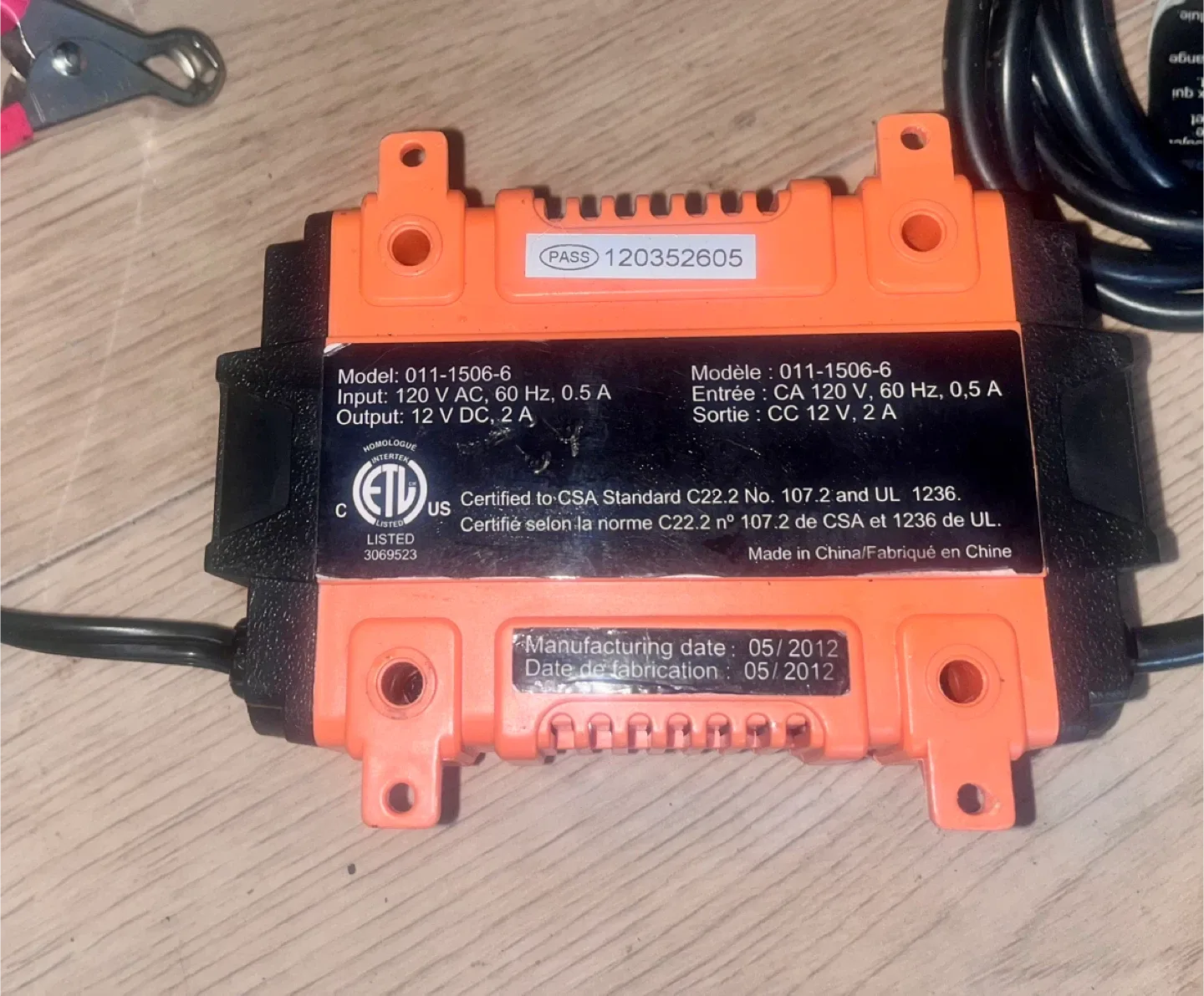 Eliminator 011-1506-6 12V Battery Charger image indicator(2)