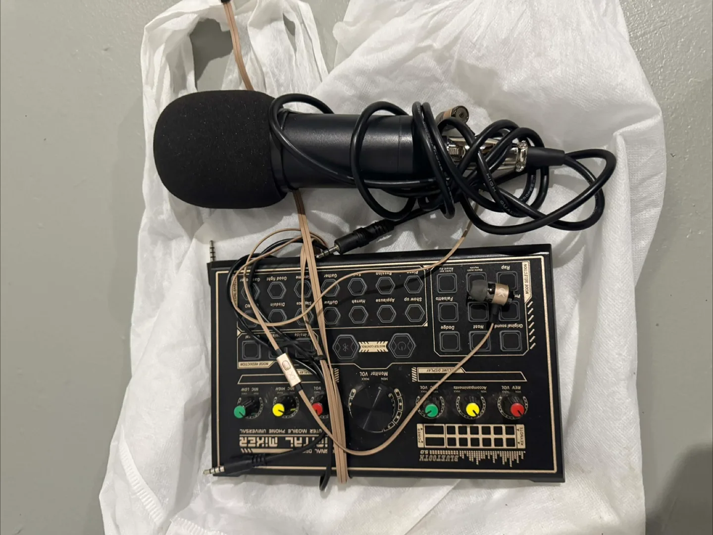 Fan, toys, beauty and skincare products image indicator(3)