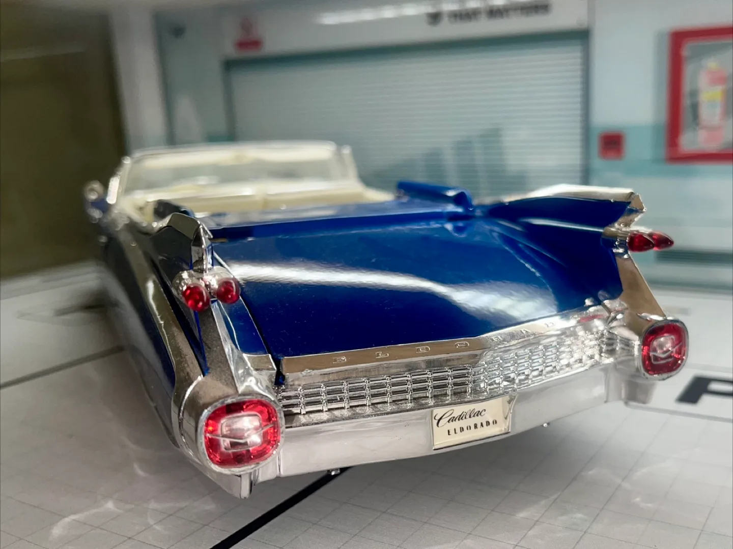 1/18 Maisto Premier Edition 1959 Cadillac Eldorado Biarritz image indicator(5)