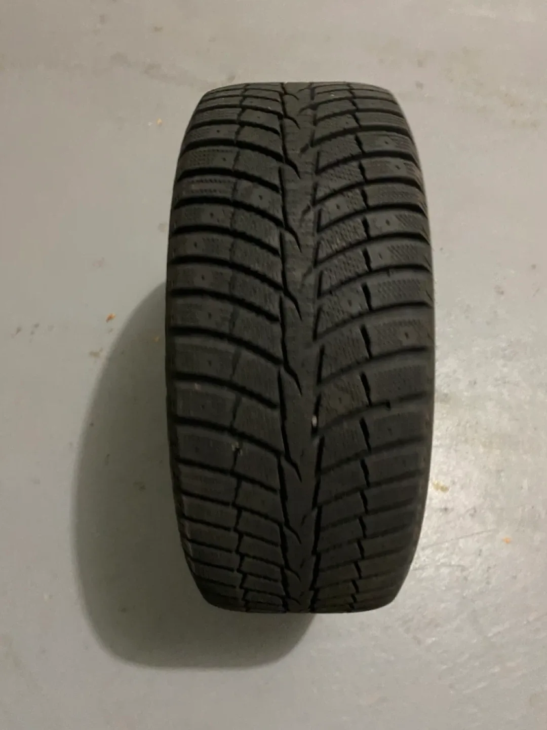 Laufenn 225/45R17 91T Winter Tire on Audi Rim image indicator(3)