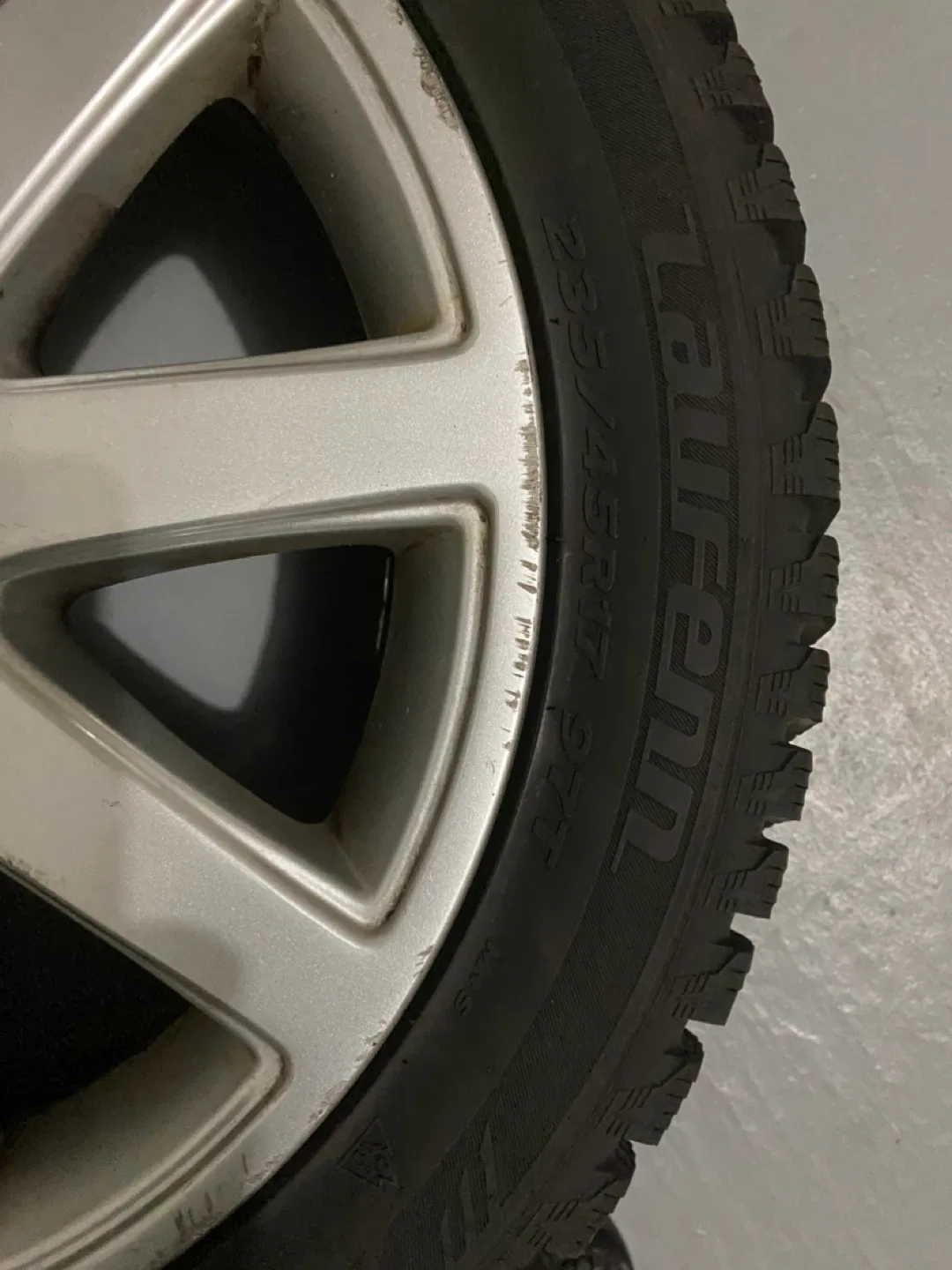 Laufenn 225/45R17 91T Winter Tire on Audi Rim image indicator(2)