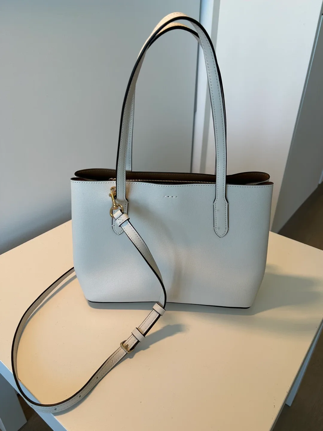 Coach White Leather Tote Bag image indicator(2)