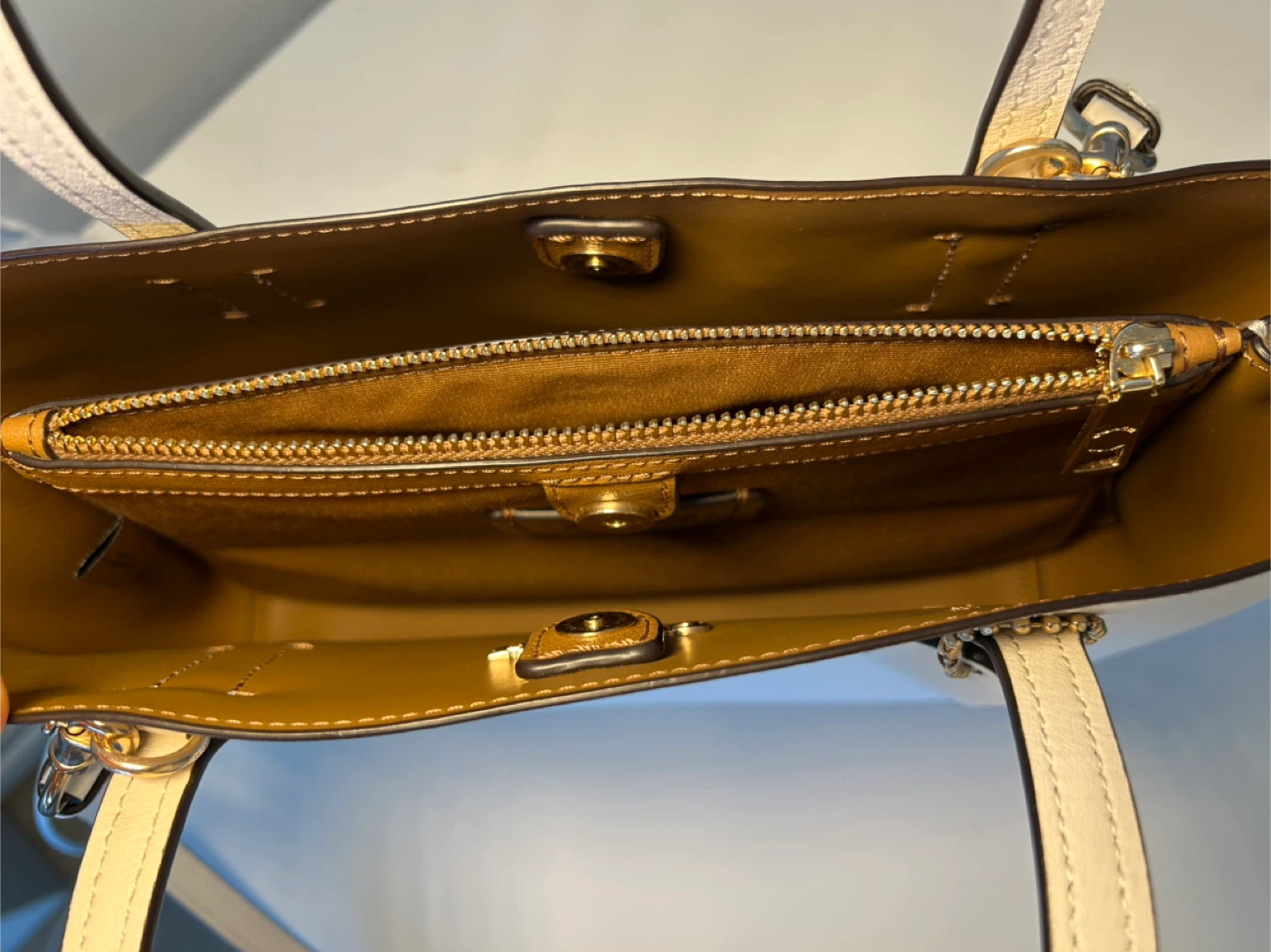 Coach White Leather Tote Bag - photo 4