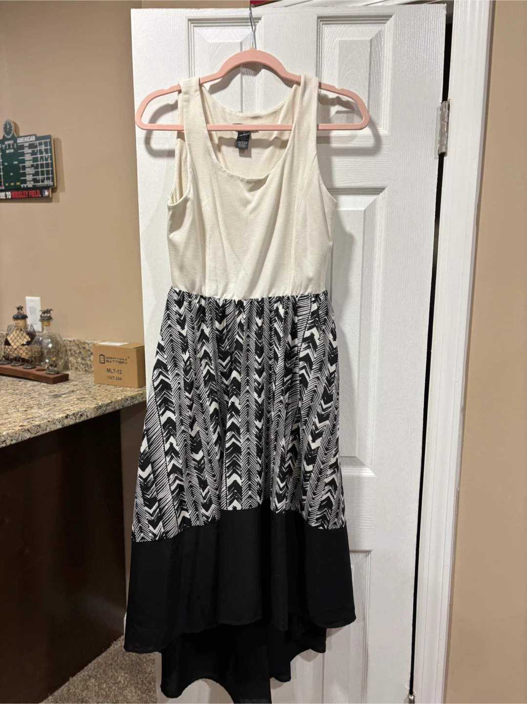 Chelsea & Theodore Dress Size M