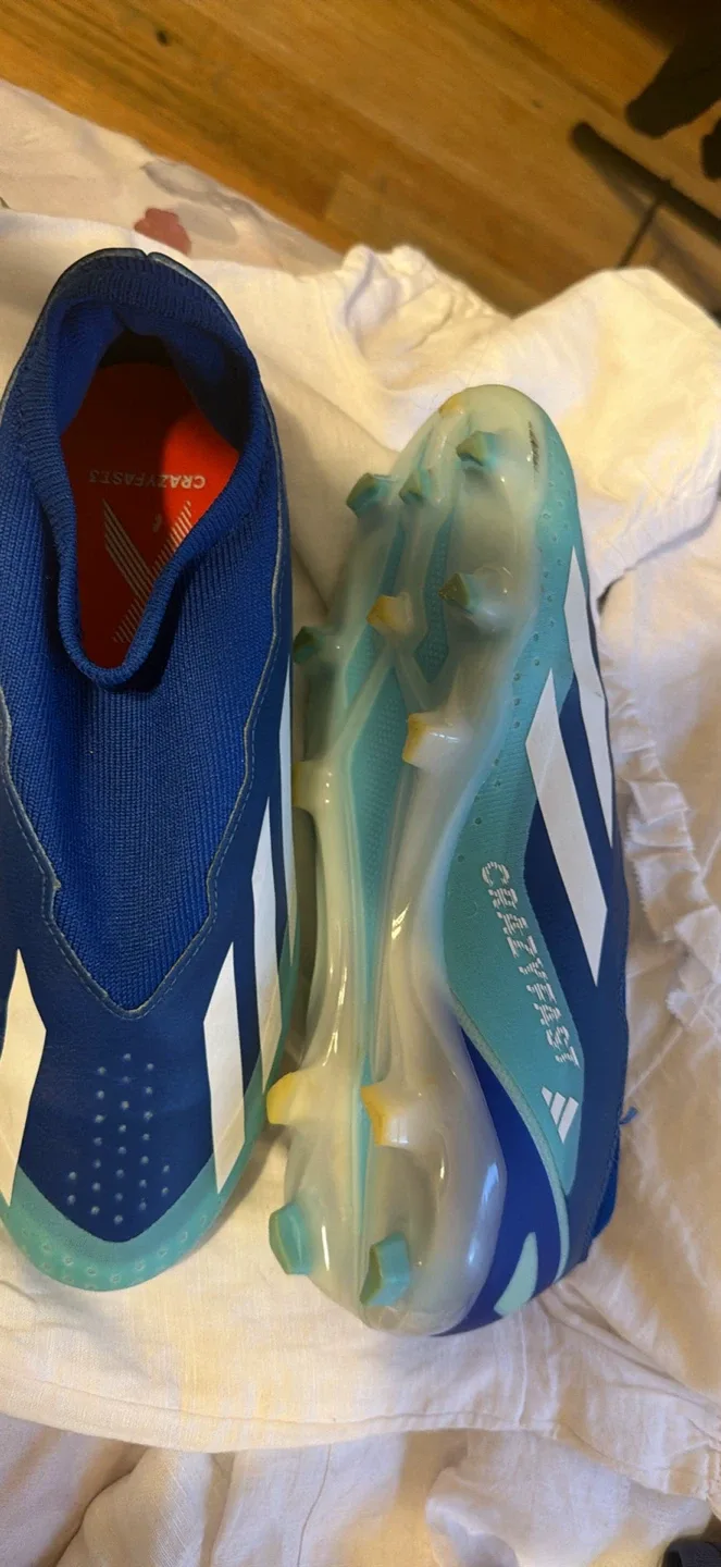 Adidas Laceless Soccer Shoe image indicator(2)