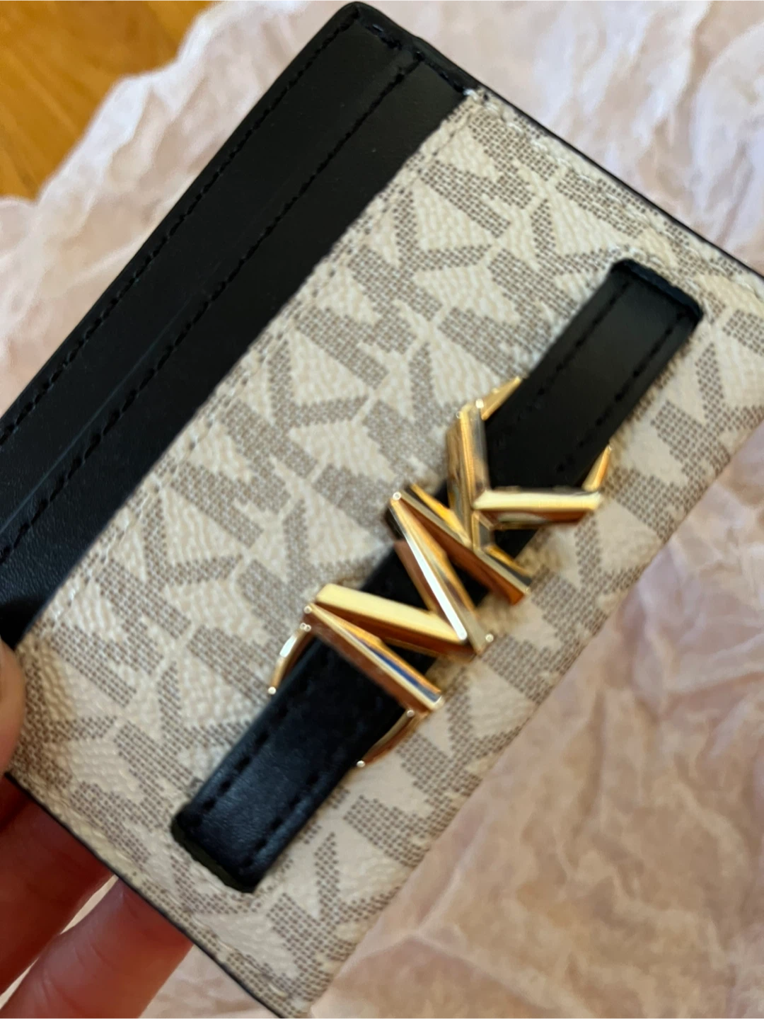 New Michael Kors Vanilla/Blk Card Holder - photo 2
