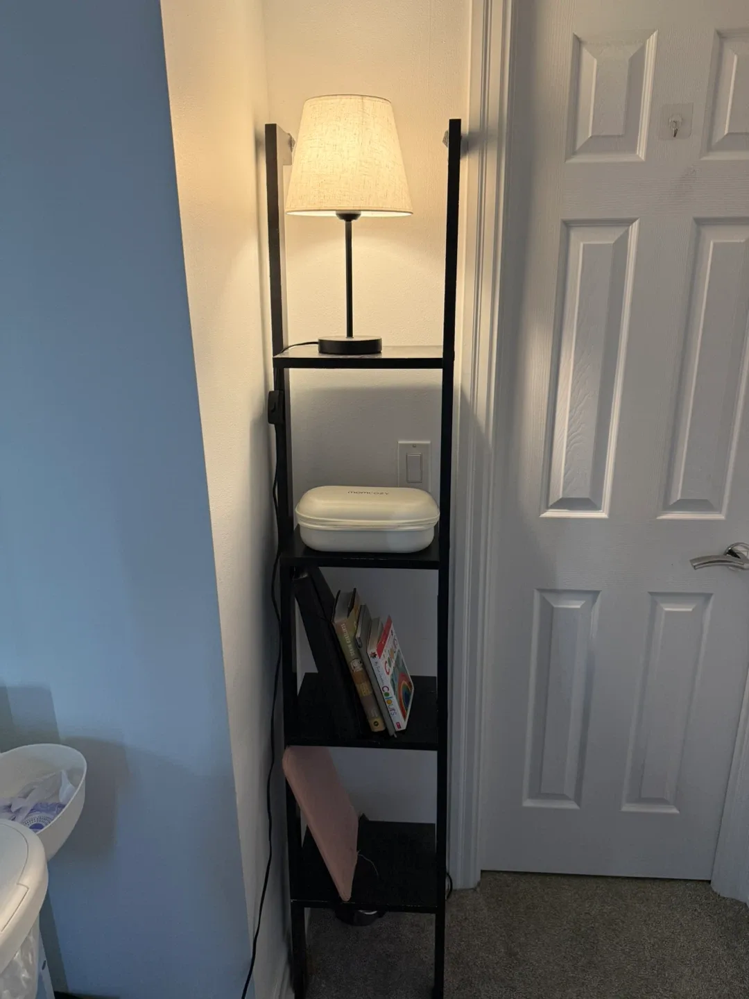 Black Ladder Shelf with Lamp image indicator(3)