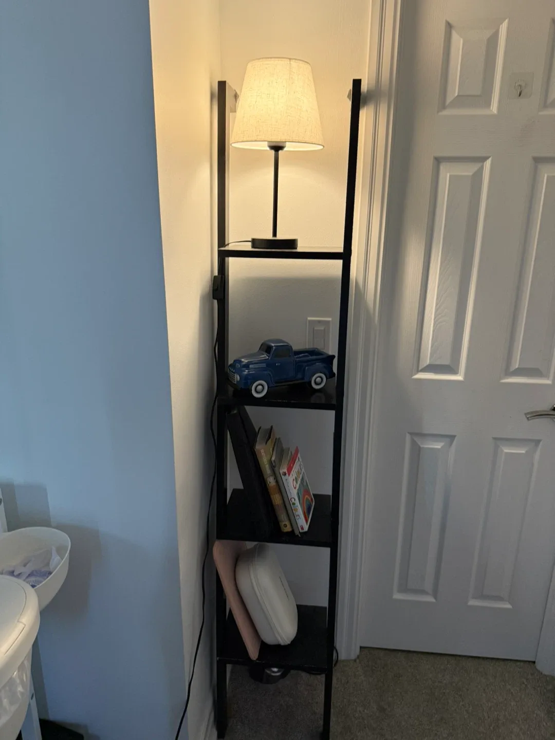 Black Ladder Shelf with Lamp image indicator(2)