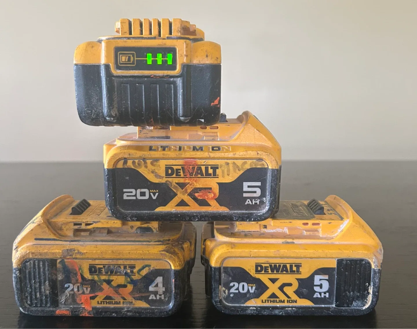 DeWalt 20V XR Batteries - 4Ah & 5Ah image indicator(2)