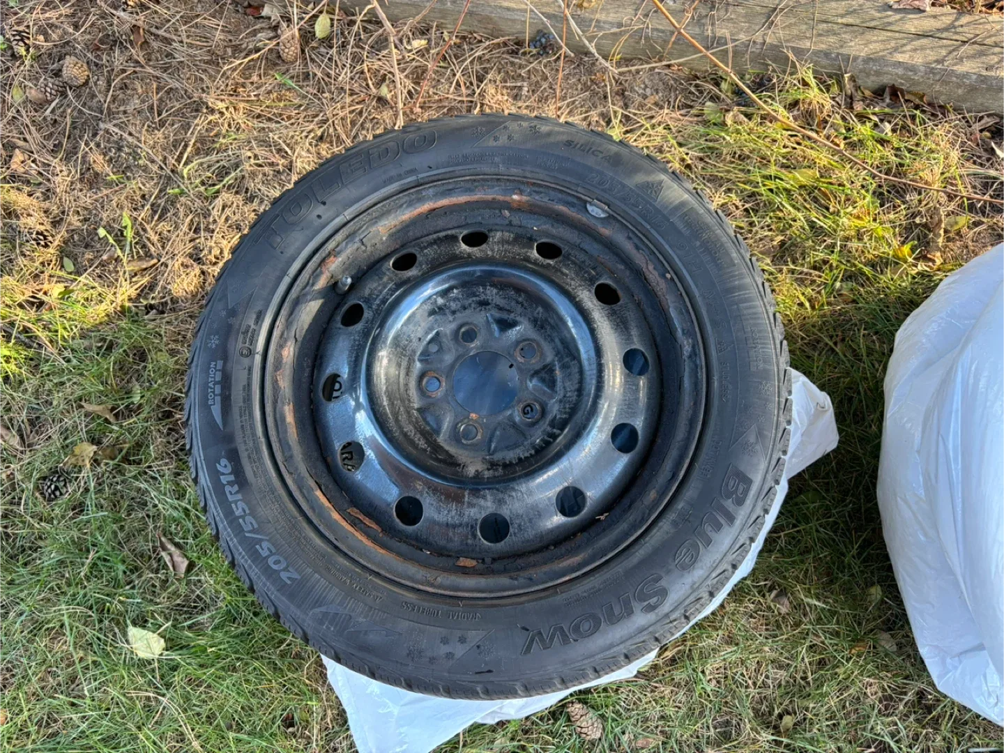 Toledo Blue Snow 205/55R16 Tire image indicator(3)