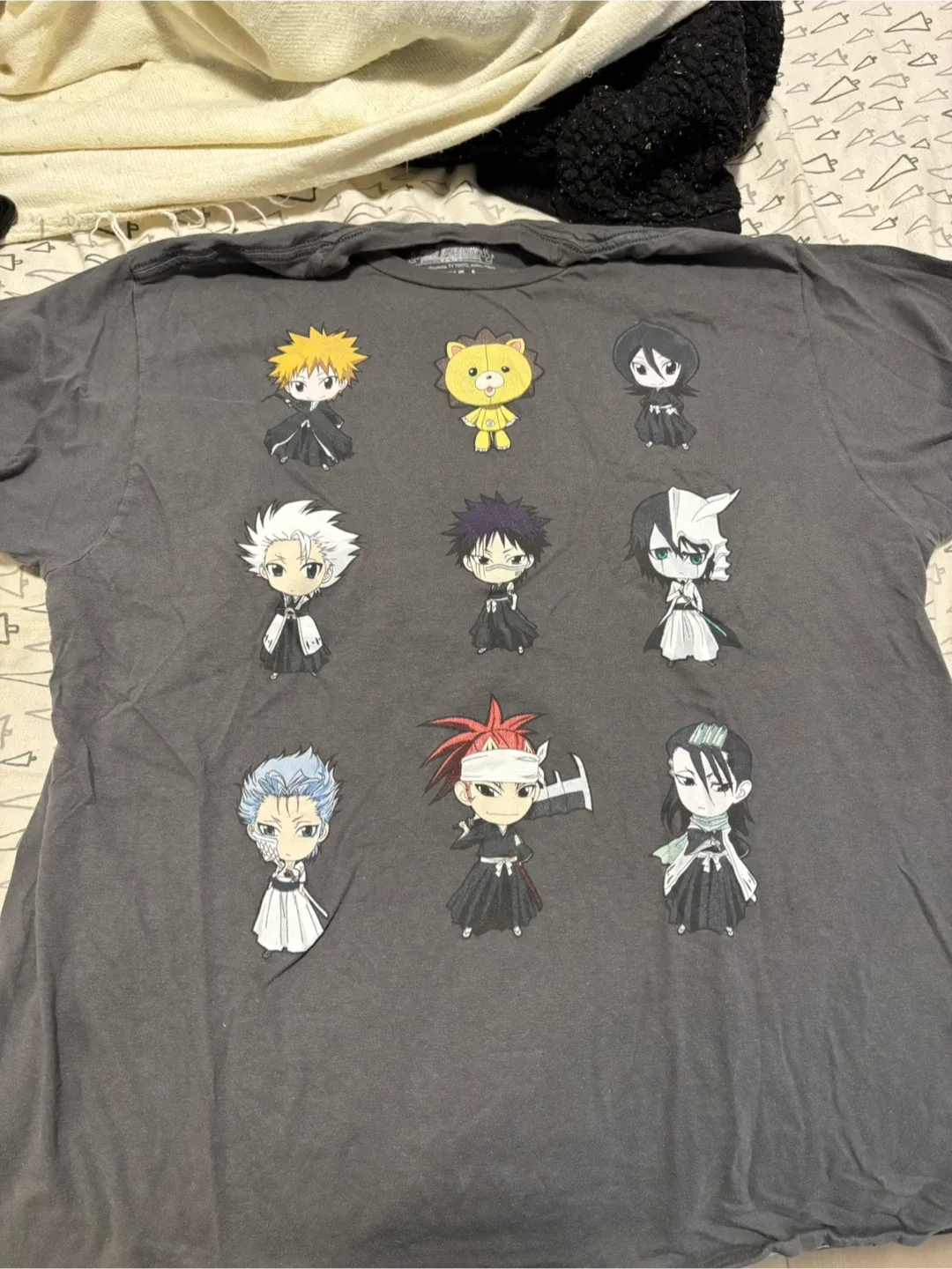 Bleach Anime Graphic T-Shirt - Size L