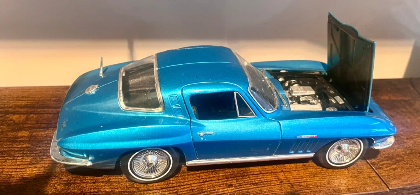 1965 Chevrolet Corvette Maisto 1/18 Scale
