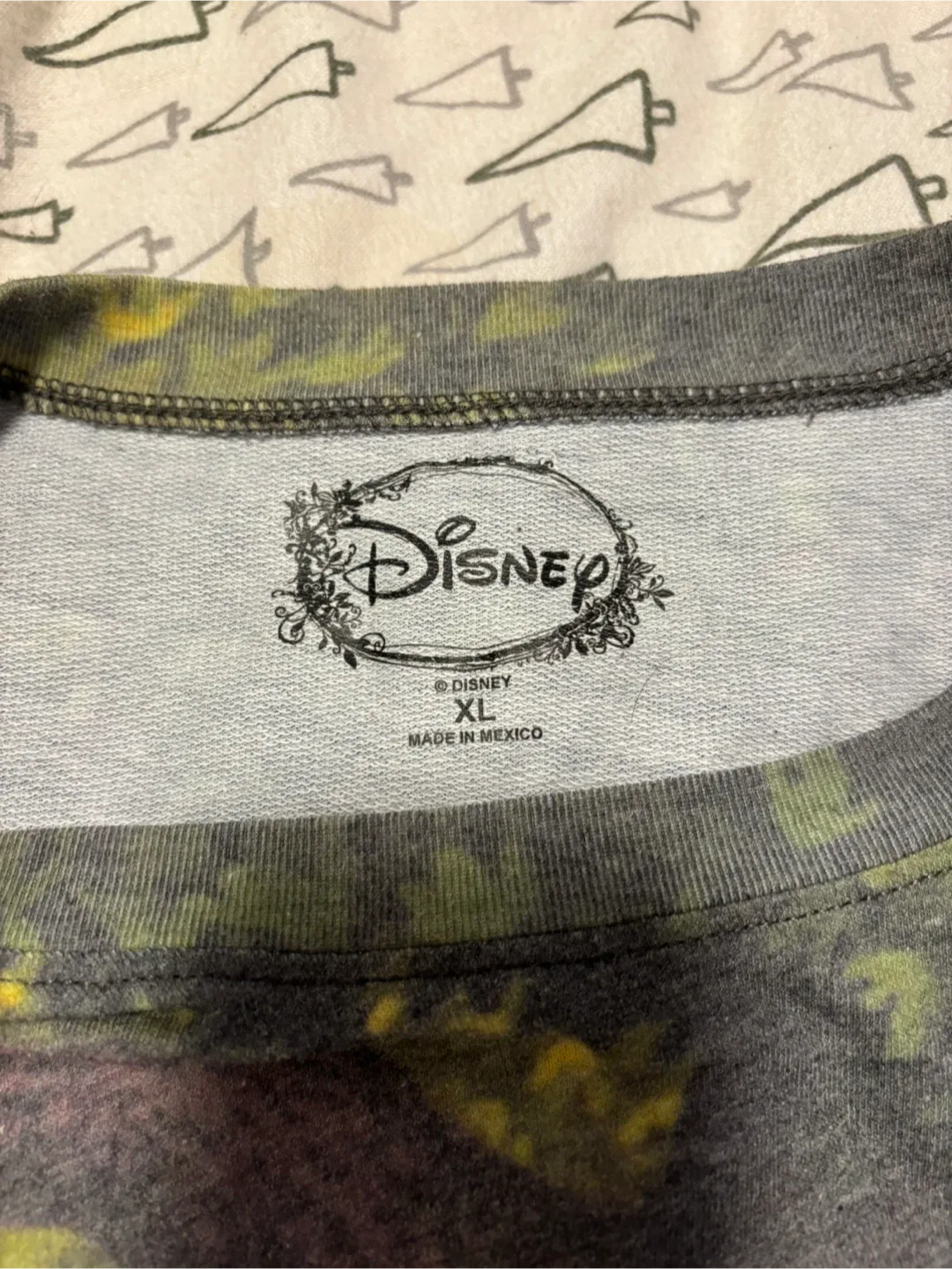 Disney Alice in Wonderland Sweater - XL image indicator(3)