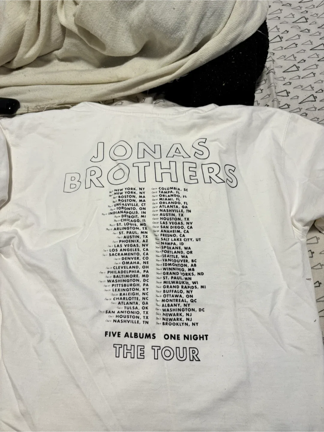 Jonas Brothers White Hoodie - Size Large image indicator(2)