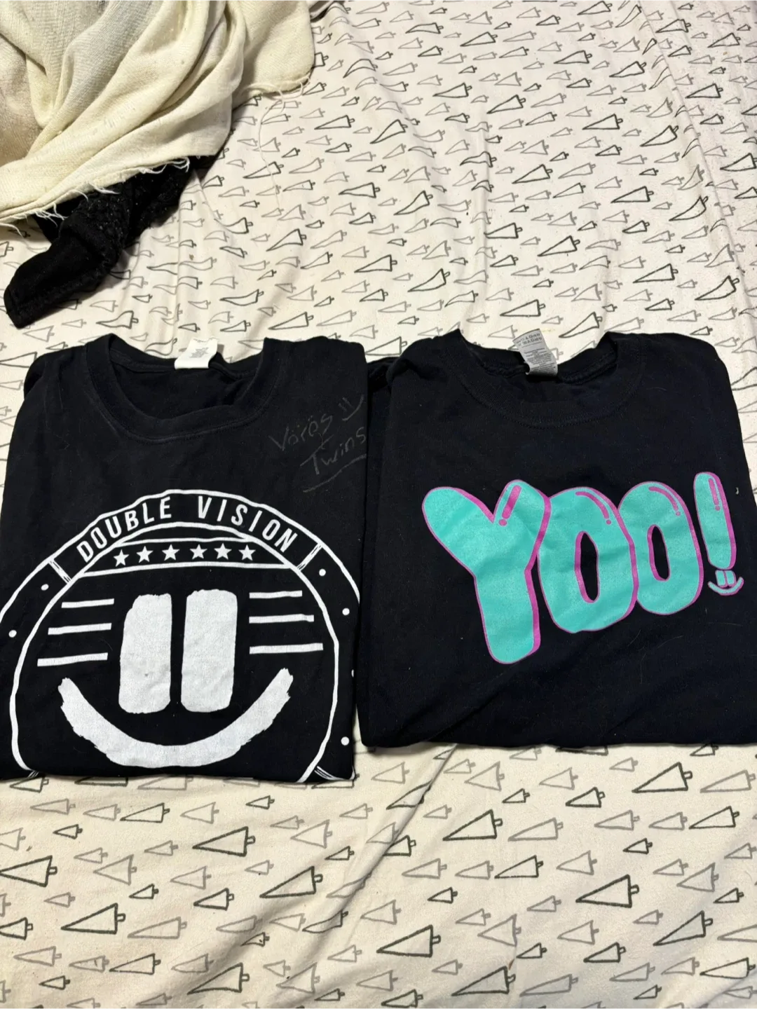 Gildan Black T-Shirts - Large