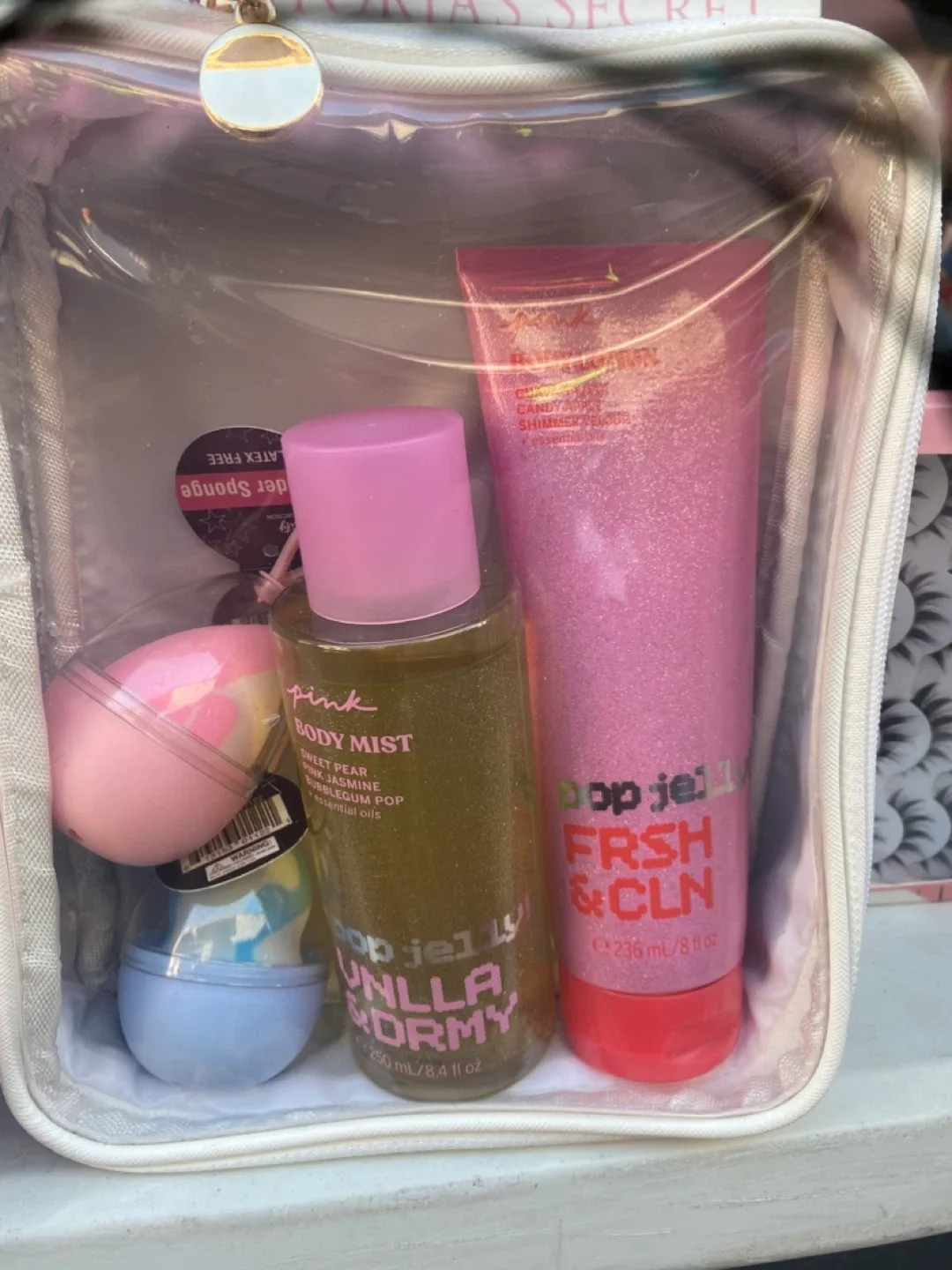 Victoria's Secret Beauty Sets! image indicator(2)