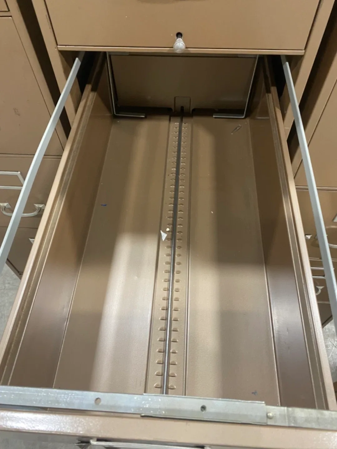 Royal Metal Filing Cabinet - 5 Drawer image indicator(6)