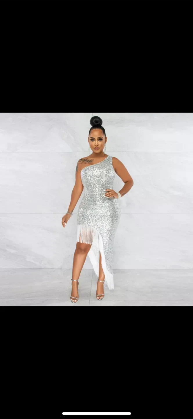 Women Dresses and jumpsuits image indicator(9)