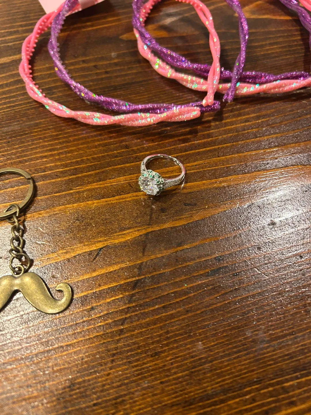 Ardene Necklace, Earrings, Headbands, Ring, Keychain image indicator(5)