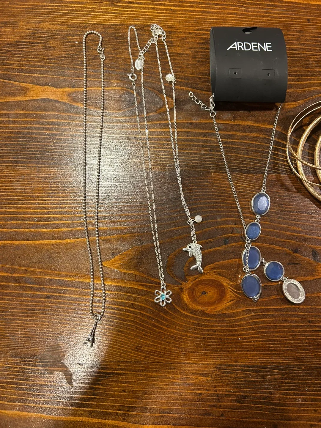 Ardene Necklace, Earrings, Headbands, Ring, Keychain image indicator(2)