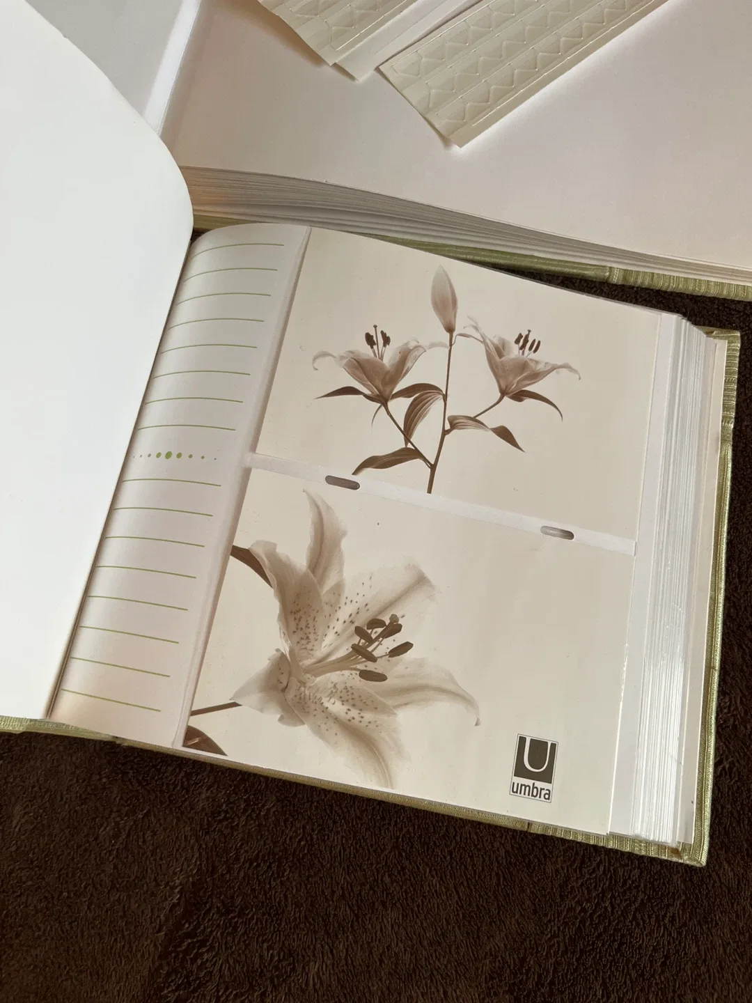 Umbra Photo Album with Photo Corners image indicator(3)