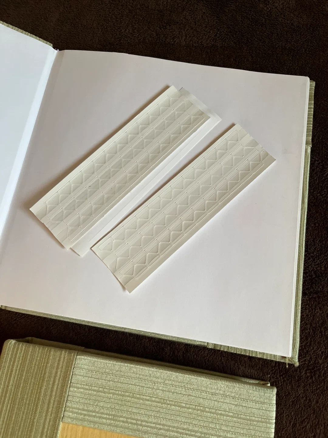 Umbra Photo Album with Photo Corners image indicator(2)