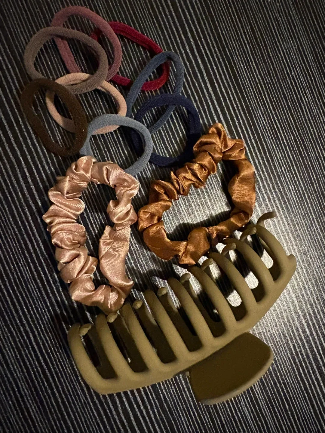 Hair Accessories - Scrunchies, Hair Ties, Hair Clip