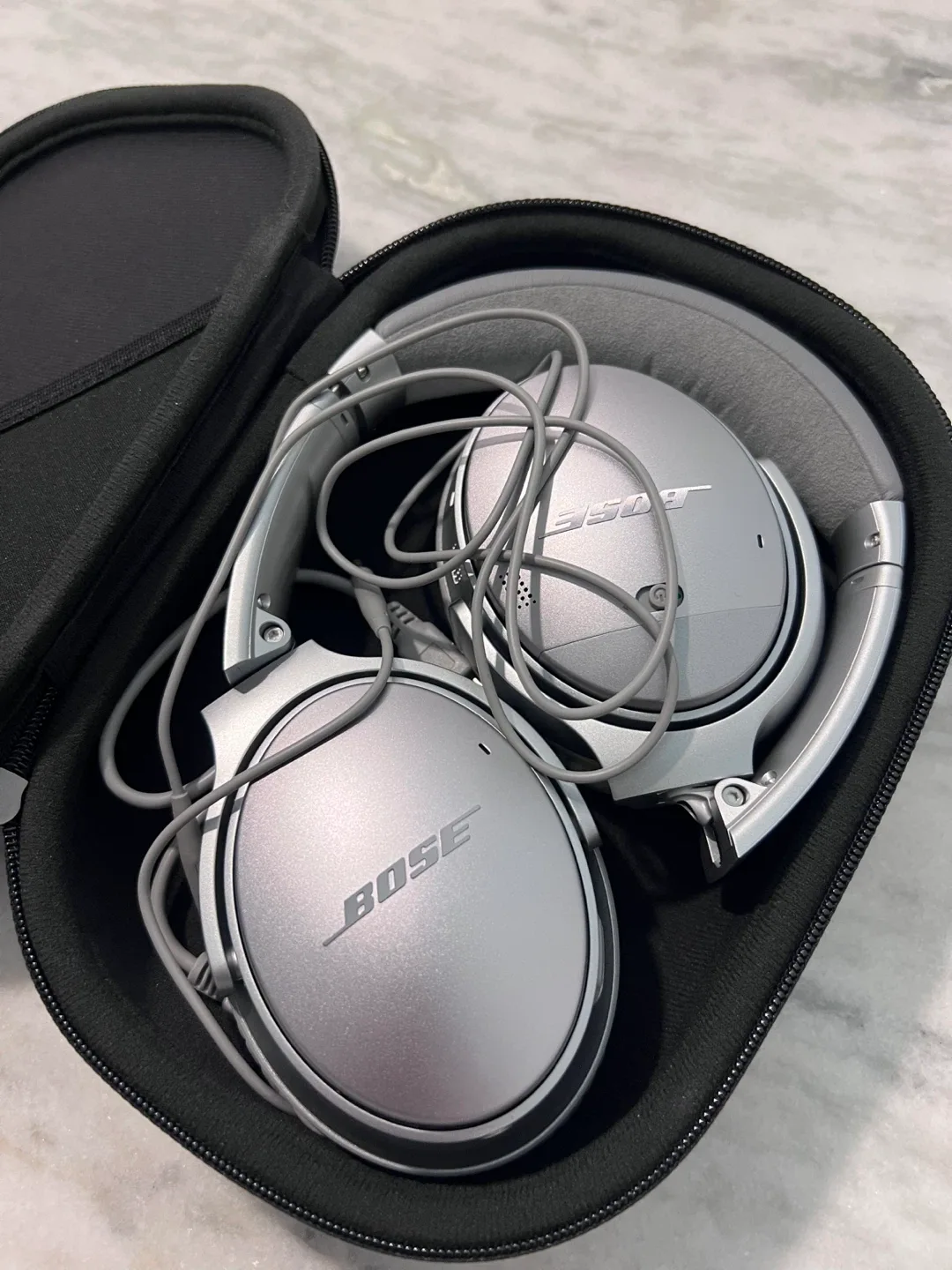 Bose QuietComfort 25 Silver Headphones with Case