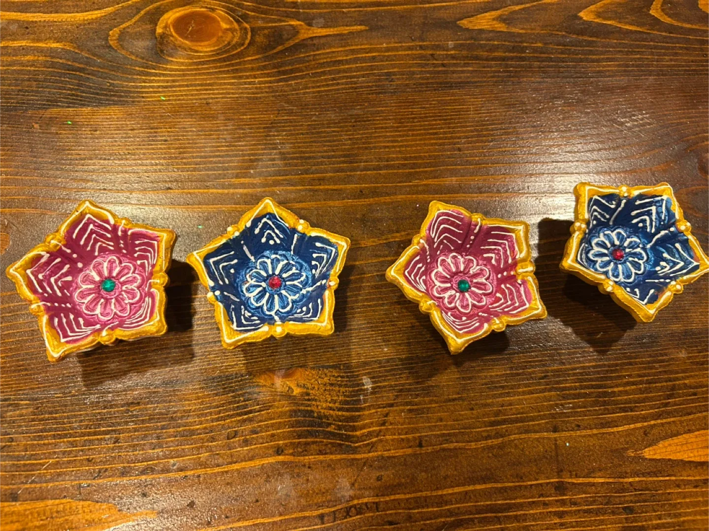 Set of 4 Decorative Diwali Diyas image indicator(3)
