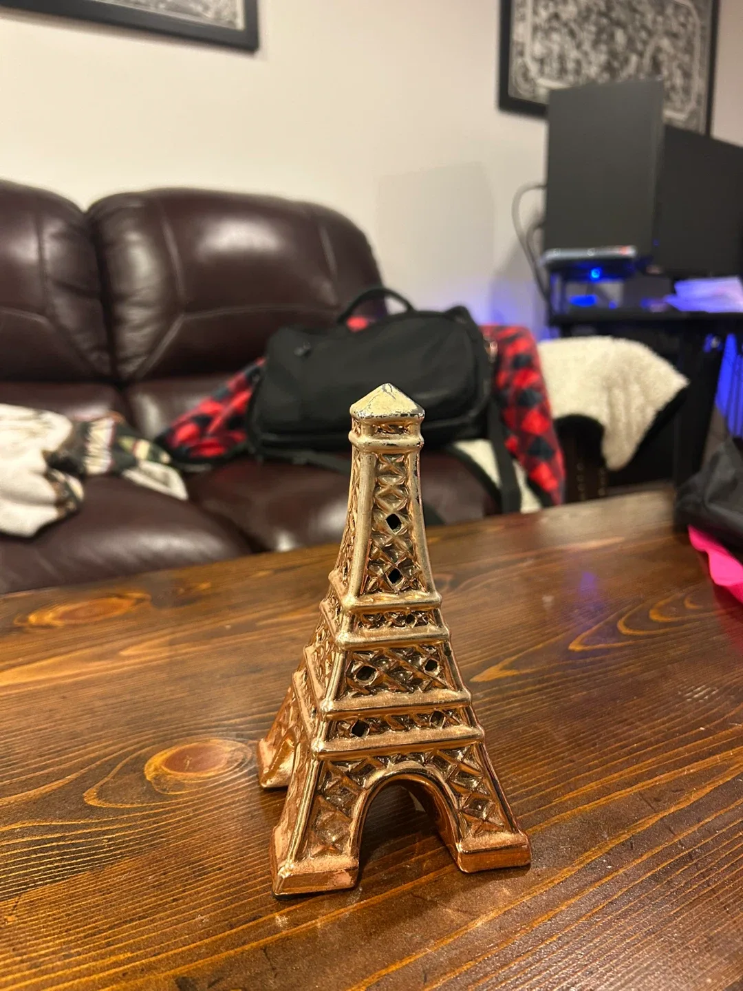 Eiffel Tower Figurine image indicator(2)